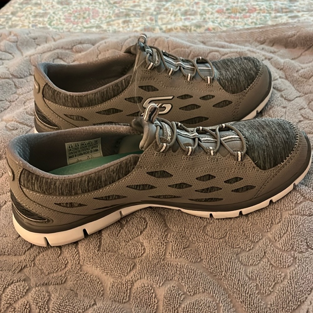Sketchers air cooled memory foam sz 8.5 never worn